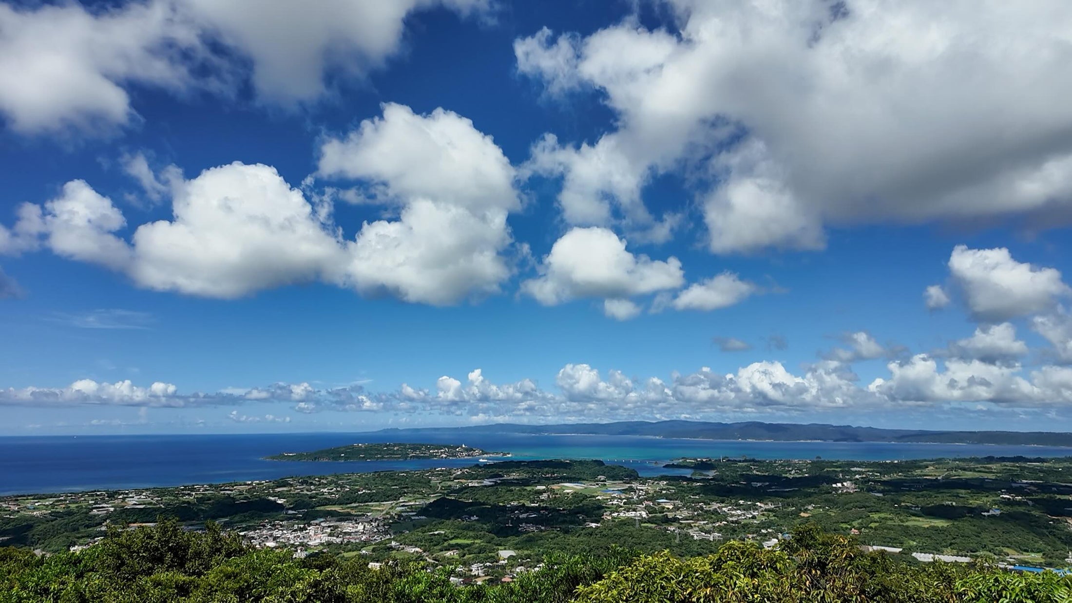 今帰仁村の空と海